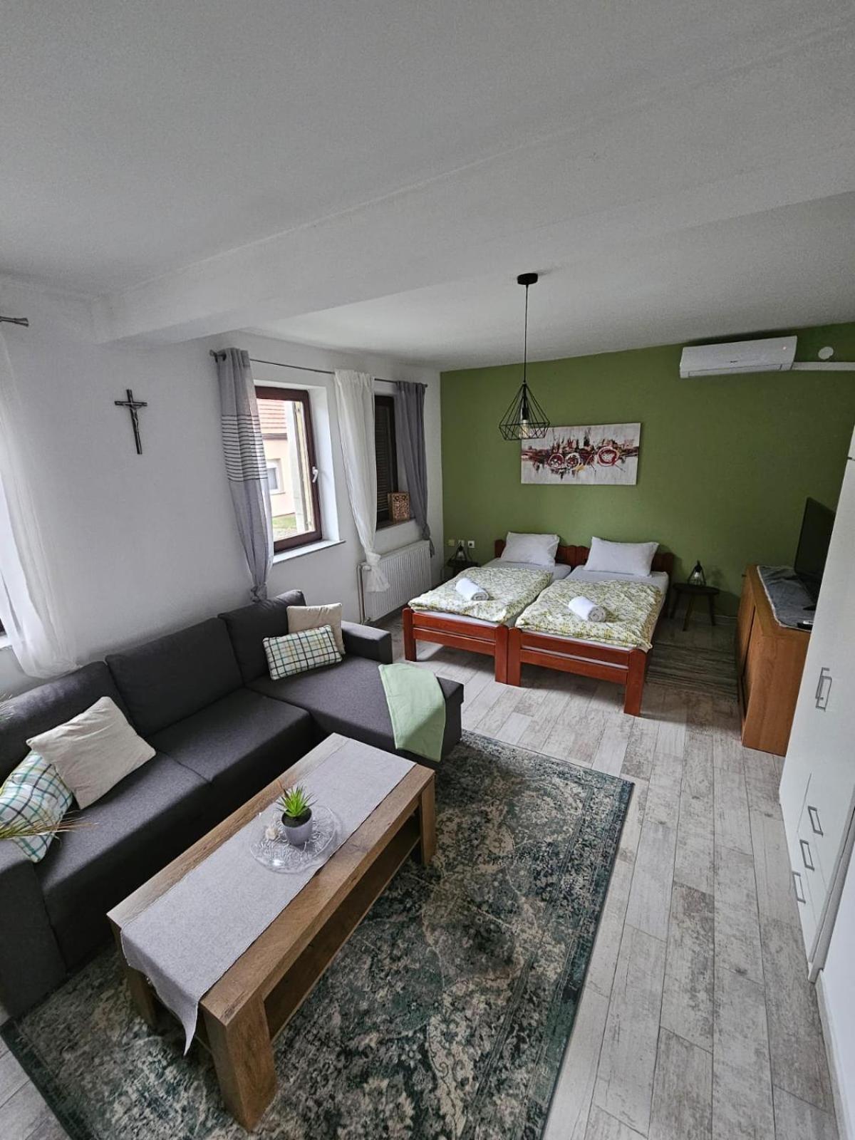 Studio Apartman Dora Ilok Exterior photo