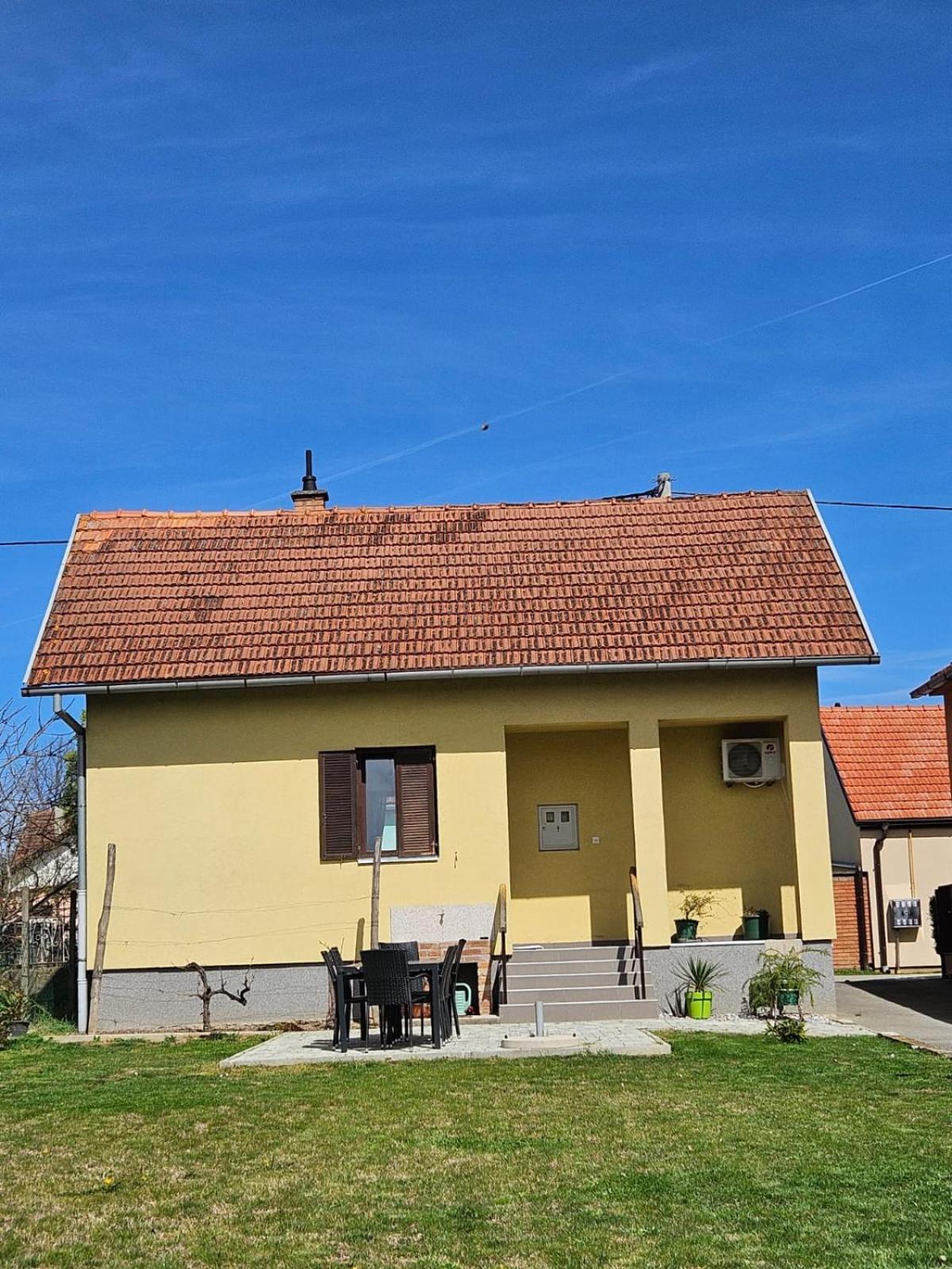 Studio Apartman Dora Ilok Exterior photo